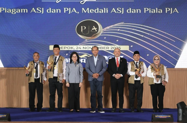 Wamenkumham Edward Omar Sharif Hiariej membuka secara resmi Peacemaker Justice Award 2025 di Jakarta, 24 November 2025.