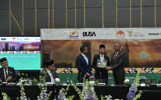 Wapres Gibran Rakabuming saat menghadiri Indonesia–Africa CEO Forum 2025 di Johannesburg. Foto: Instagram/@kemensetneg.ri