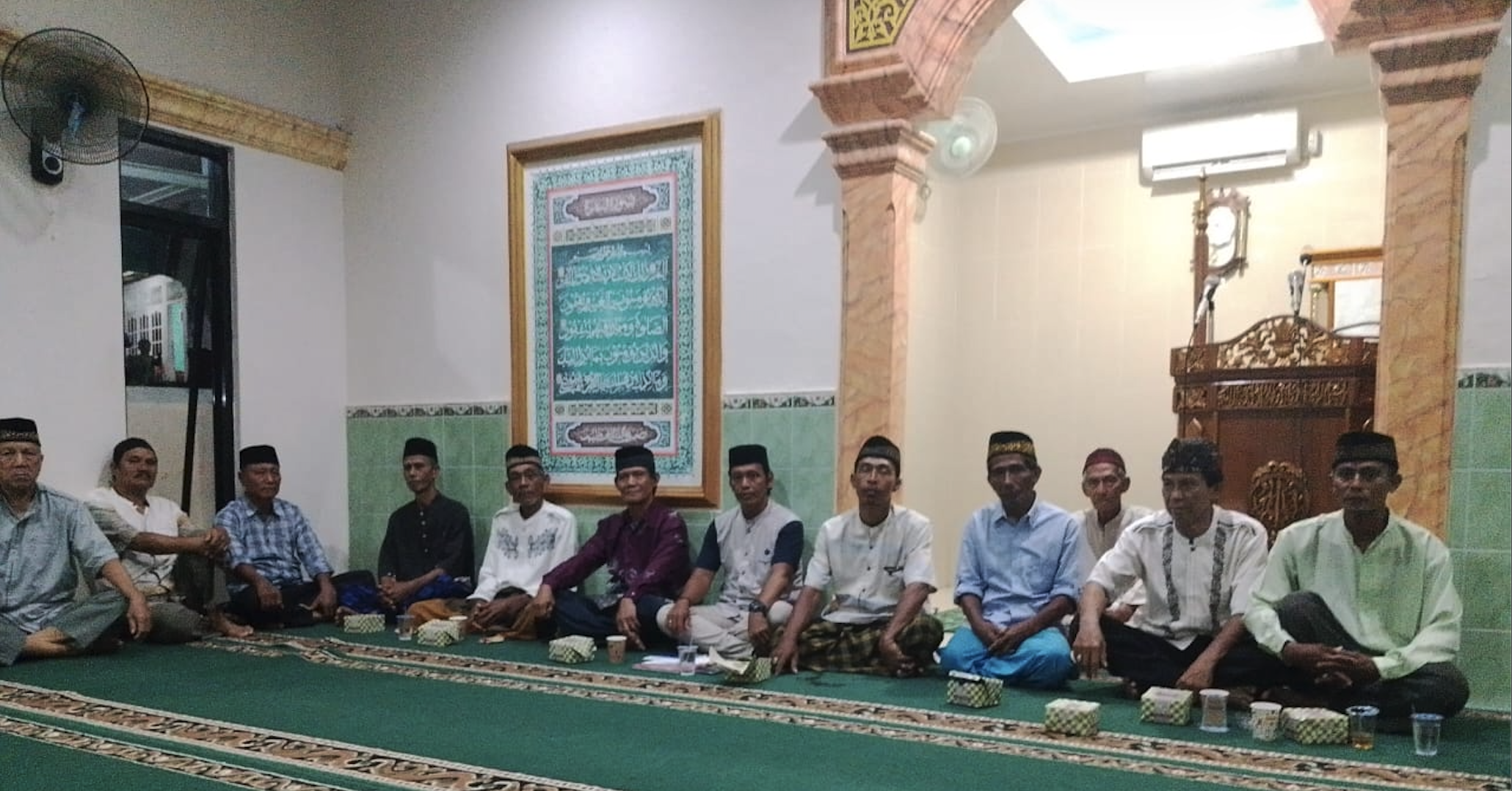 Foto : Ist, Sejumlah tokoh masyarakat dan jamaah, pada saat proses pemilihan pengurus Takmir Masjid AL ANSOR H.A di Talang Bandung.