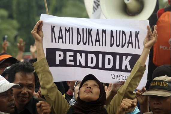 Air Mata Guru Honorer di DPR: Beban Ekonomi, Ketidakadilan Status, hingga Ancaman Kriminalisasi